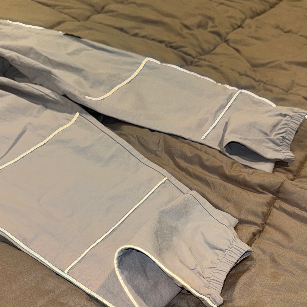 ALO Yoga Trackpant Joggers - Picture 5 of 8